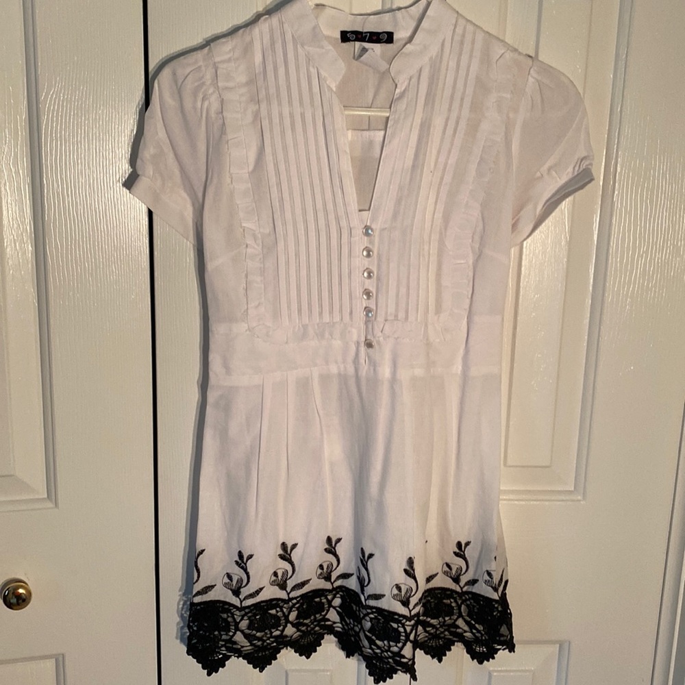 NWT 579 White Ruffled Tunic/Dress with black lace bottom